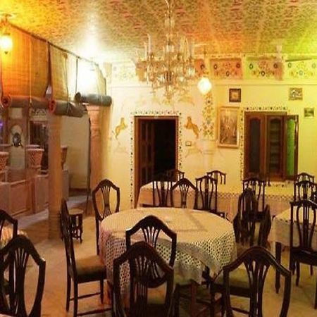 Hotel Suroth Mahal Luhāru Buitenkant foto