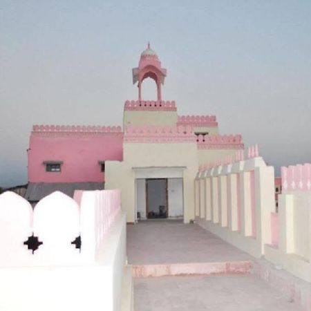 Hotel Suroth Mahal Luhāru Buitenkant foto