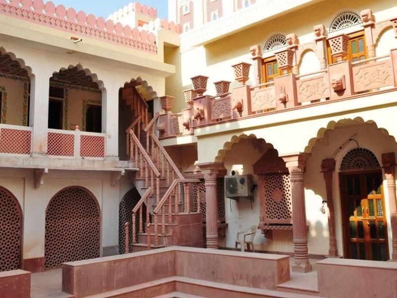 Hotel Suroth Mahal Luhāru Buitenkant foto