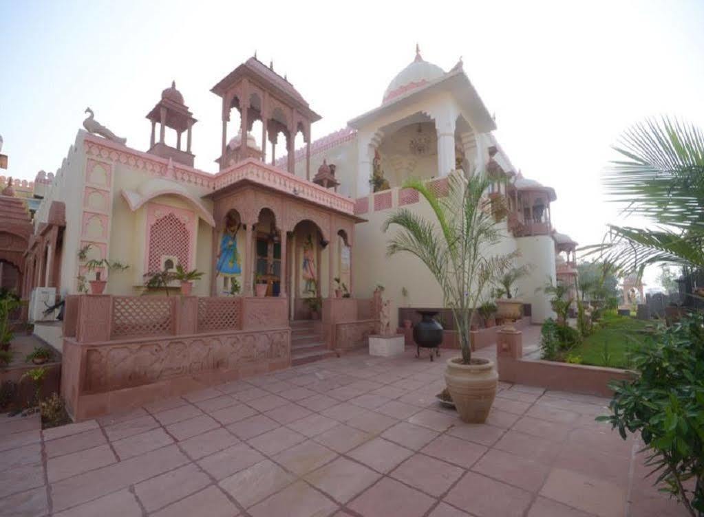 Hotel Suroth Mahal Luhāru Buitenkant foto