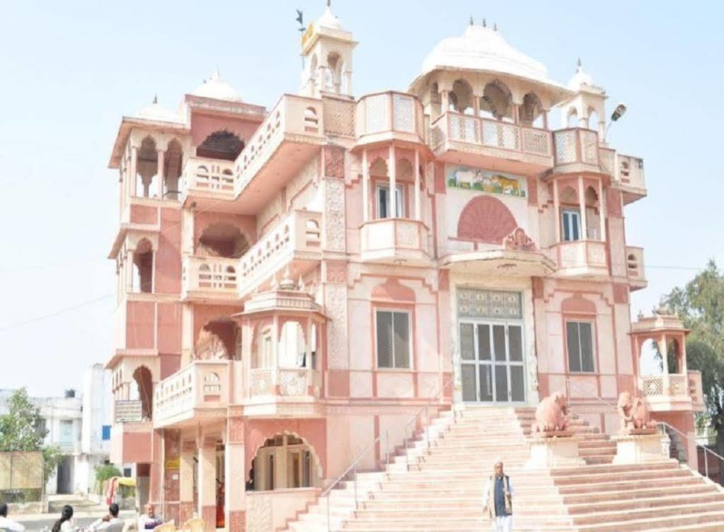 Hotel Suroth Mahal Luhāru Buitenkant foto