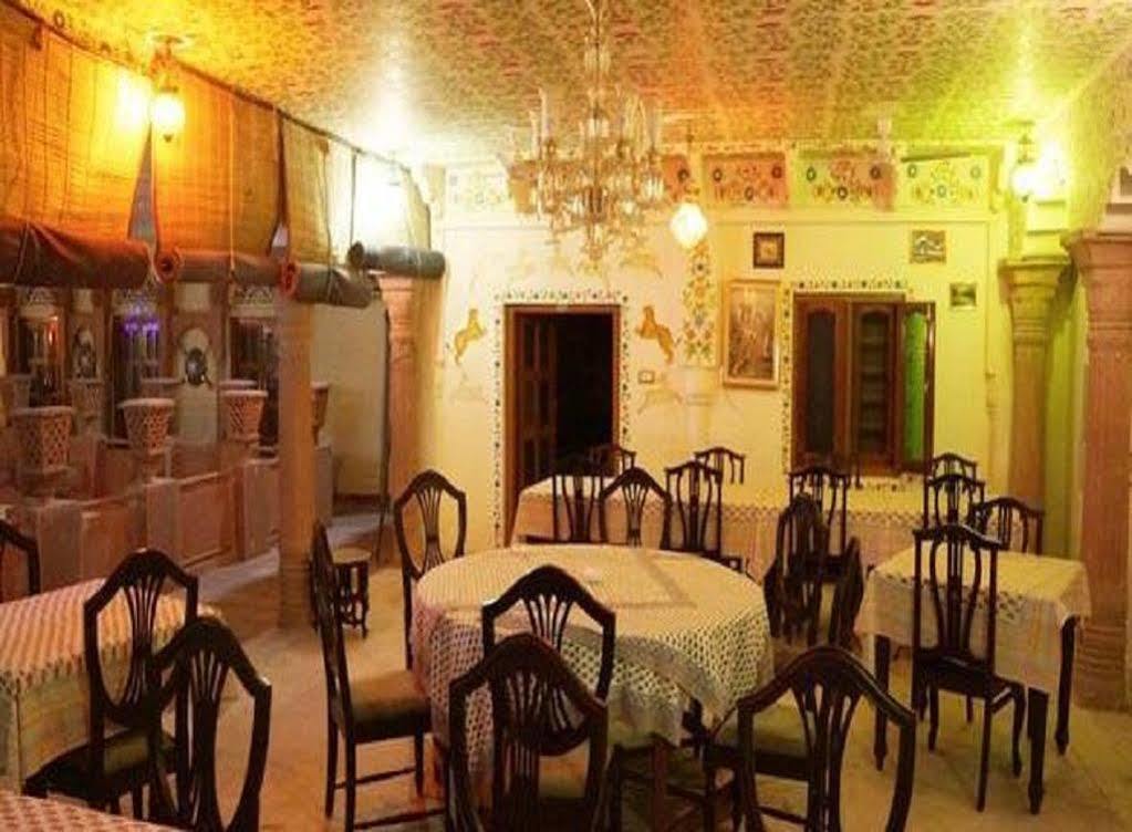 Hotel Suroth Mahal Luhāru Buitenkant foto